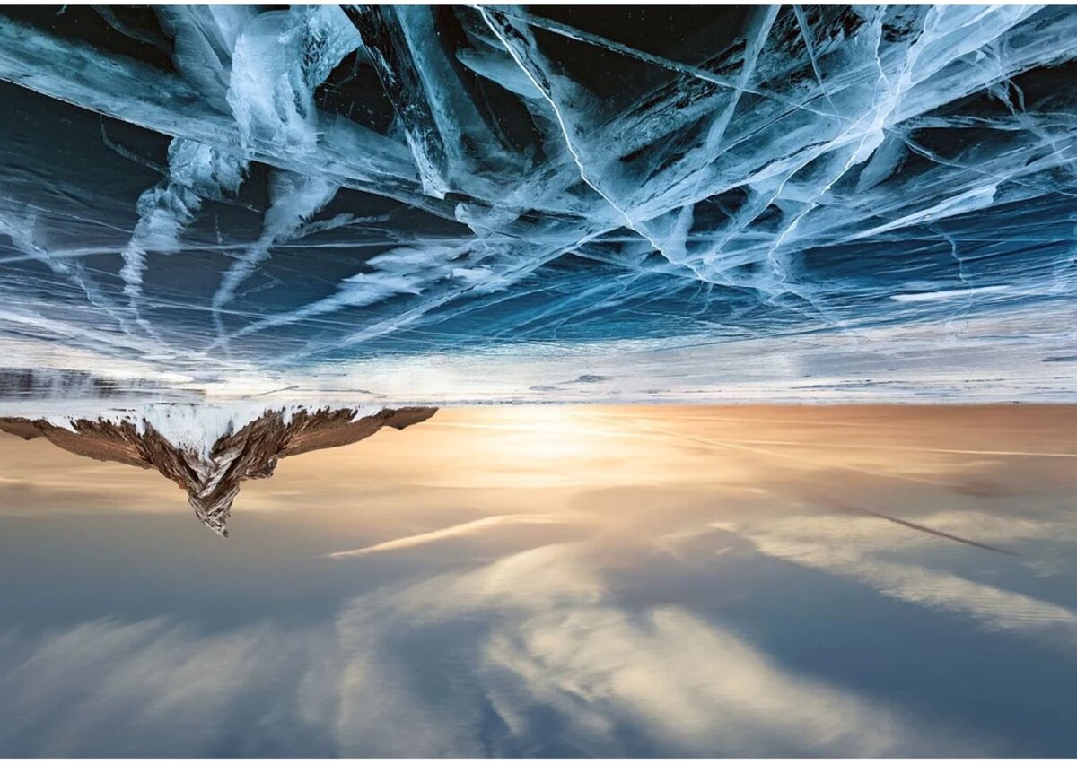 Прекрасный и освежающий... лёд озера Байкал.