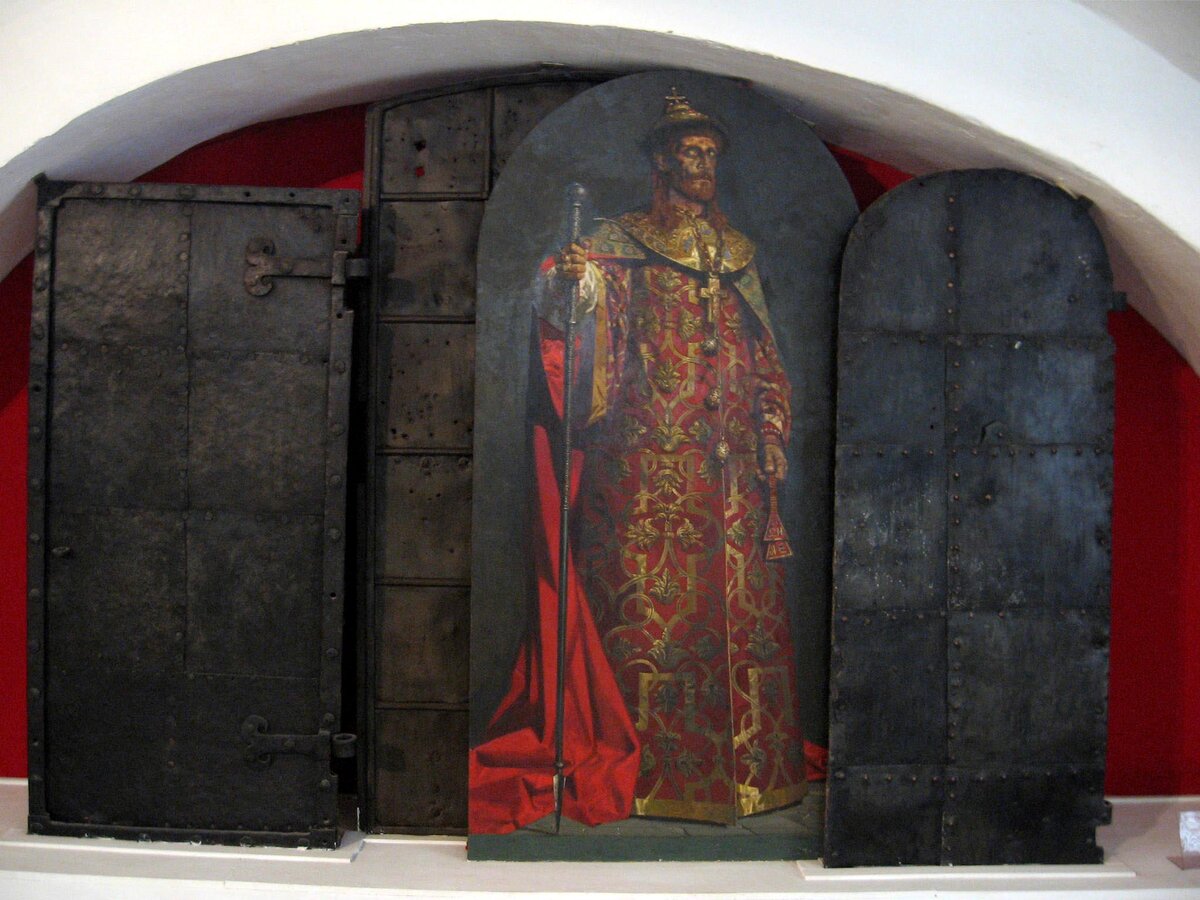 Н.В. Колупаев. Иван Грозный в полном царском орнате.  Экспонируется  на экспозиции "Государев двор" музея-заповедника "Александровская слобода".