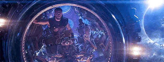 Ракета и подросток Грут путешествуют с Тором в Нидавеллир. "Мстители: Война Бесконечности"