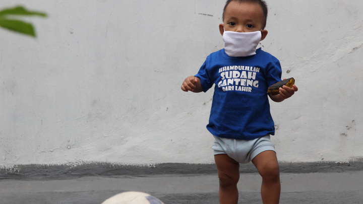 Дети выделяют большее количество вируса при заражении. Фото Global Look Press.