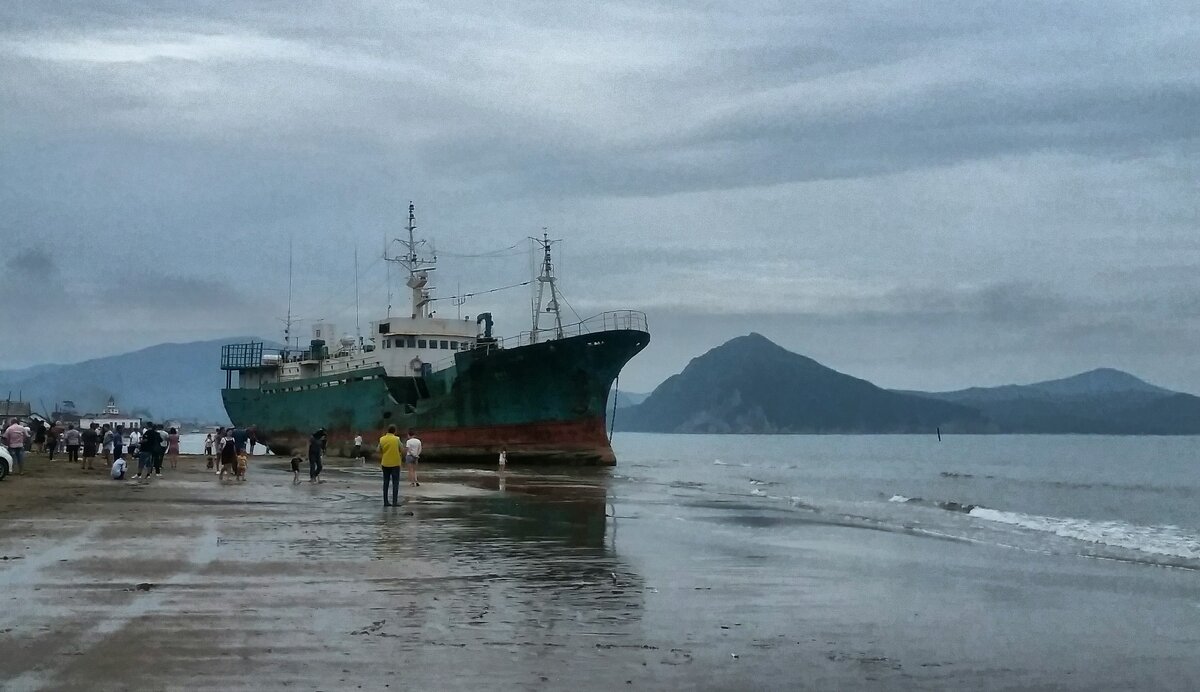 Находчане любуются ново достопримечательностью