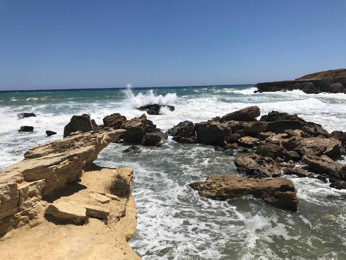 Со временем руки мамы ослабевают, а у нас появляется все больше риска налететь на скалы, разбиться и утонуть...