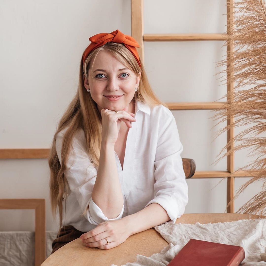 На фото автор канала "Продажи Handmade"
