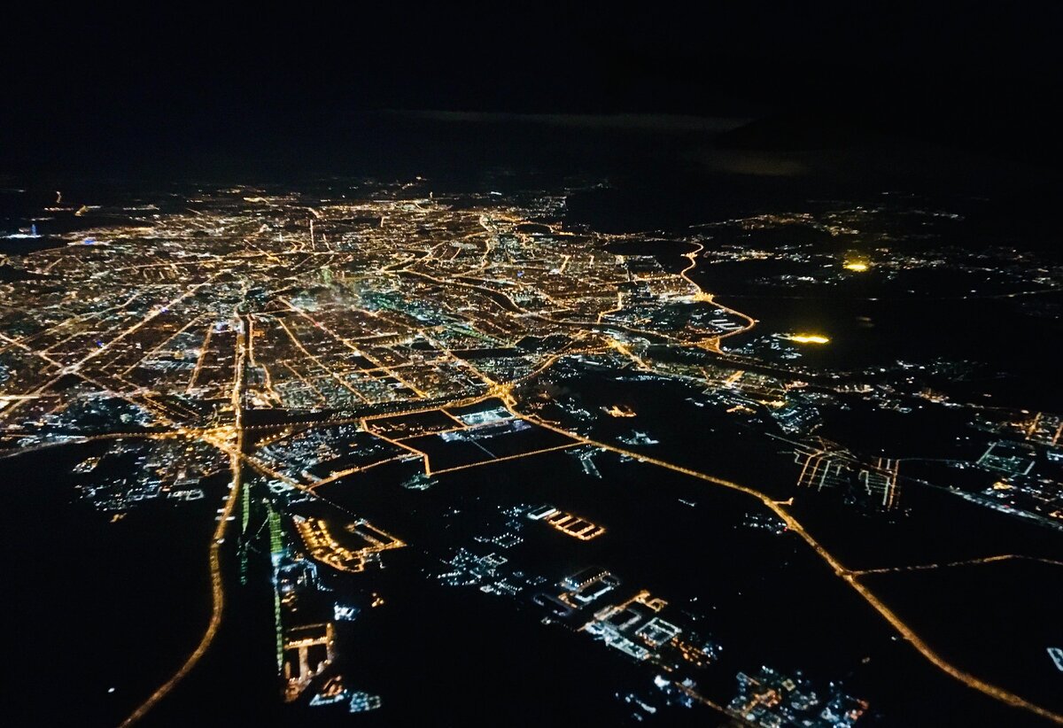 фото автора (Санкт-Петербург из окна иллюминатора)