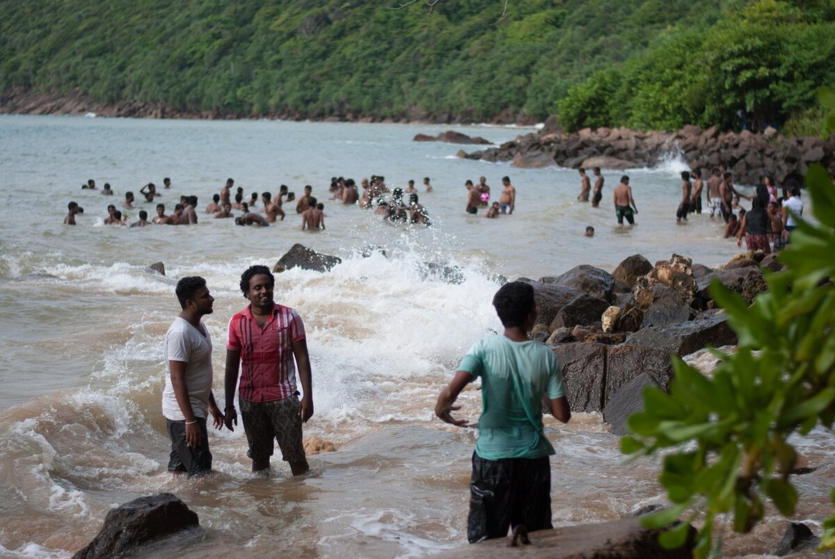 Погода шри ланка сейчас на 14. Пляж Виджая Шри Ланка. Пляж Виджая Унаватуна. Пляжи Шри Ланки без волн.
