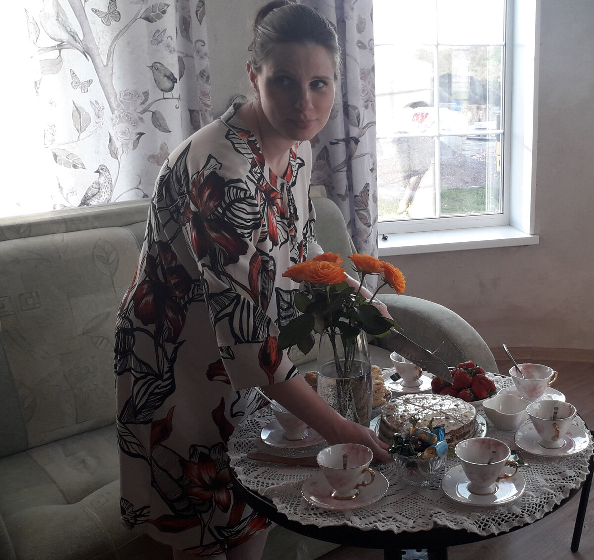 раньше стол был такой, диаметр 75 см, маловат, с гостями очень тесно было