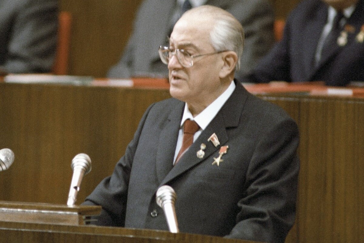 Ю.В. Андропов