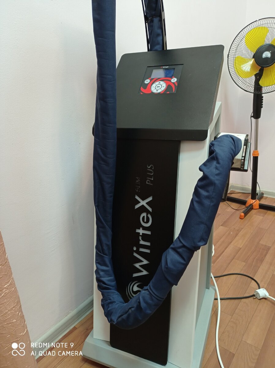 Стоимость нового аппарата ~ 300 000 рублей. С рук можно купить в пределах ~ 200 000 рублей. 