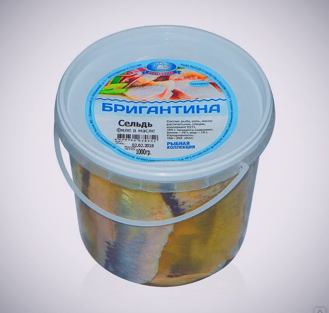 Кстати, неплохая, уже разделанная селёдка «Бригантина»