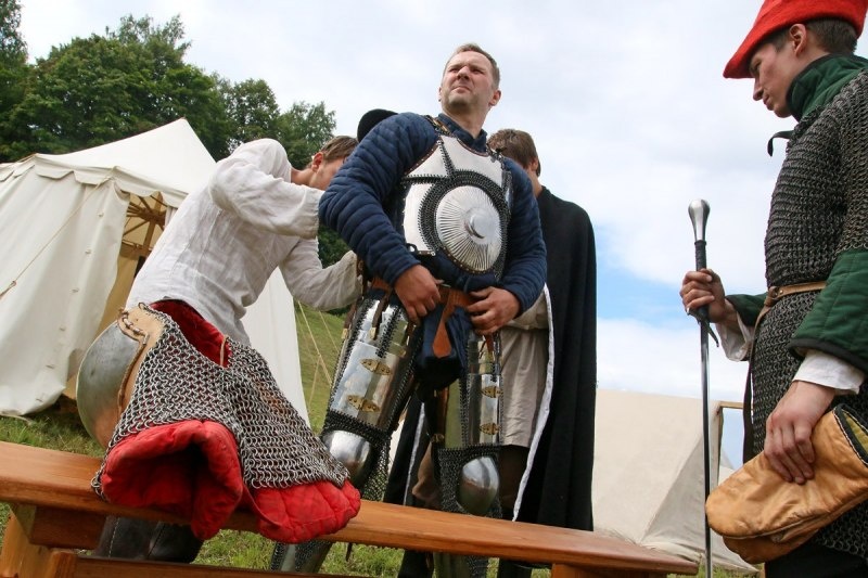 Подбираются примерные картинки для общего представления о деталях и тд