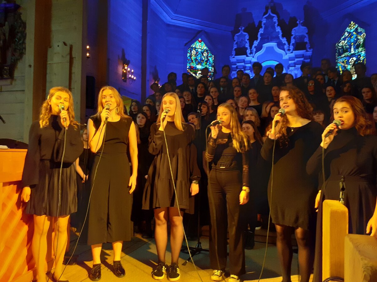Хор девушек. Фото автора.