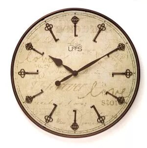 Часы выполнены в абсолютно комфортном для каждого  размере: 45 сантиметров. Циферблат выполнен в дереве, а ободок создан из искусственно состаренного материала.