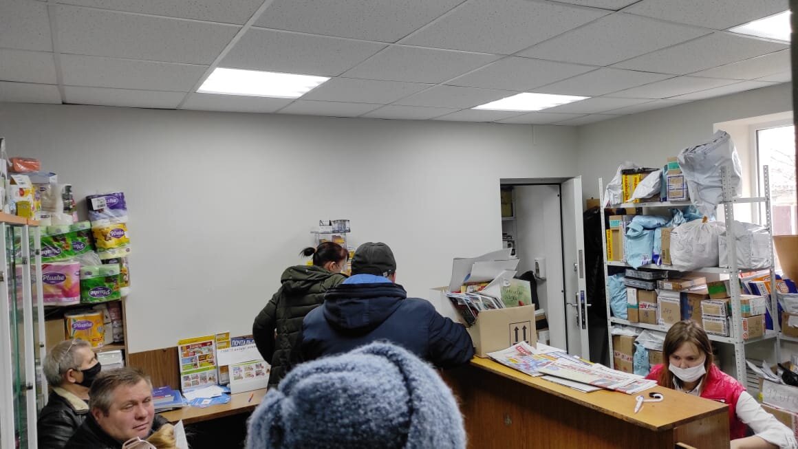 Это кстати и есть то самое помещение почты, крохотная комнатушка с подсобкой