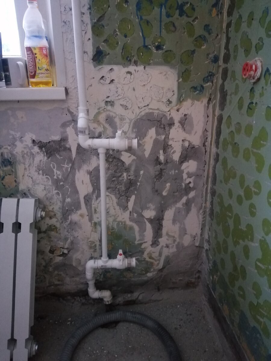 На кухне развернули батарею, благо не запрещено.