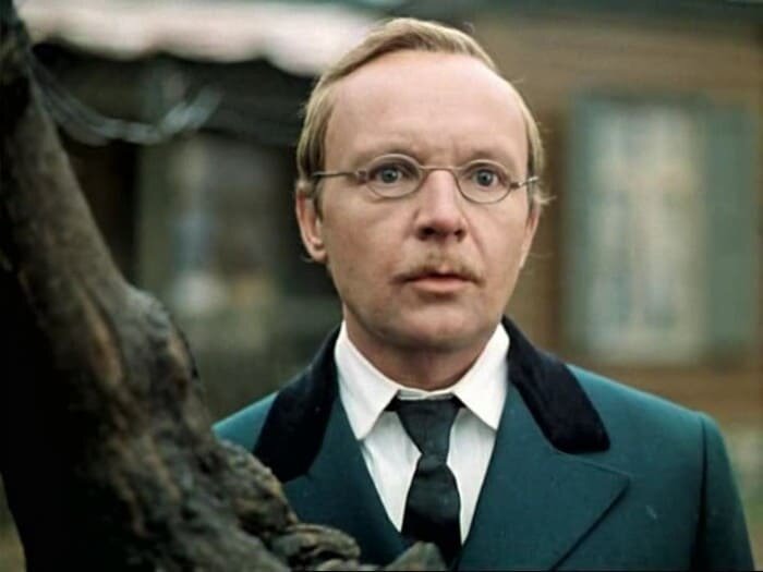 Андрей Мягков в фильме *Жестокий романс*, 1984 | Фото: kino-teatr.ru