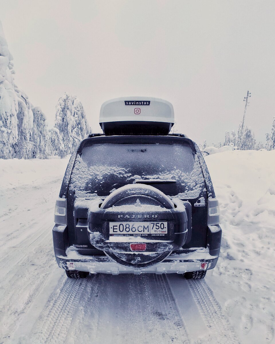 В прошлом году на прежней машине попадал в такую же ситуацию. Багажник на крыше марки Broomer, но он не виноват...