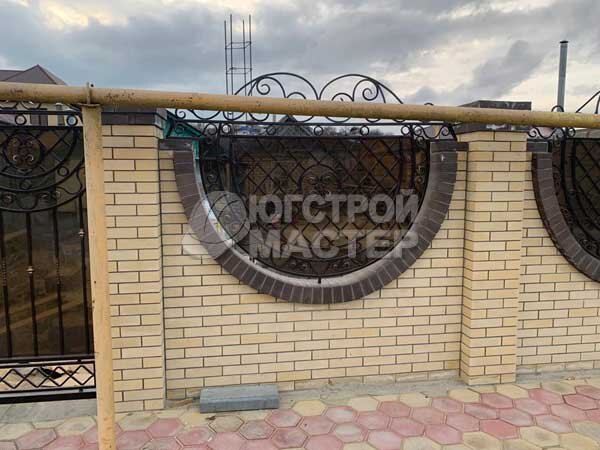 Забор из французского камня