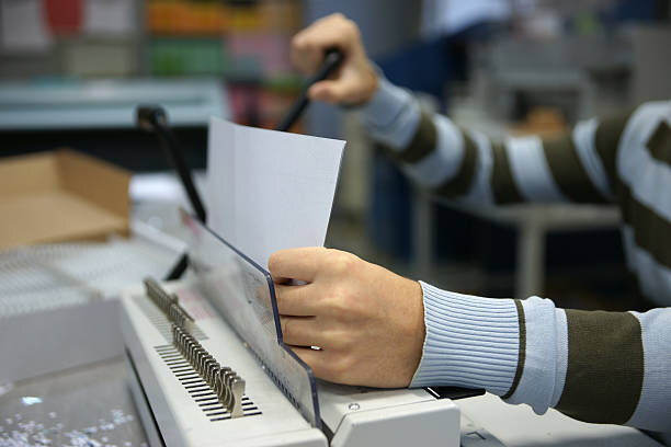 От выбора варианта брошюровки зависит, как будет выглядеть продукция, насколько удобно раскрывать ее страницы, как долго она прослужит