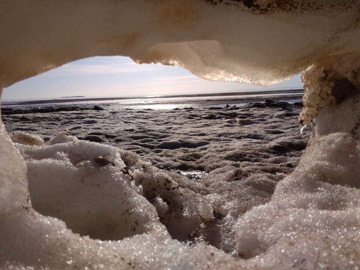 На горизонте о. Тотлебен апрель 2019 г.