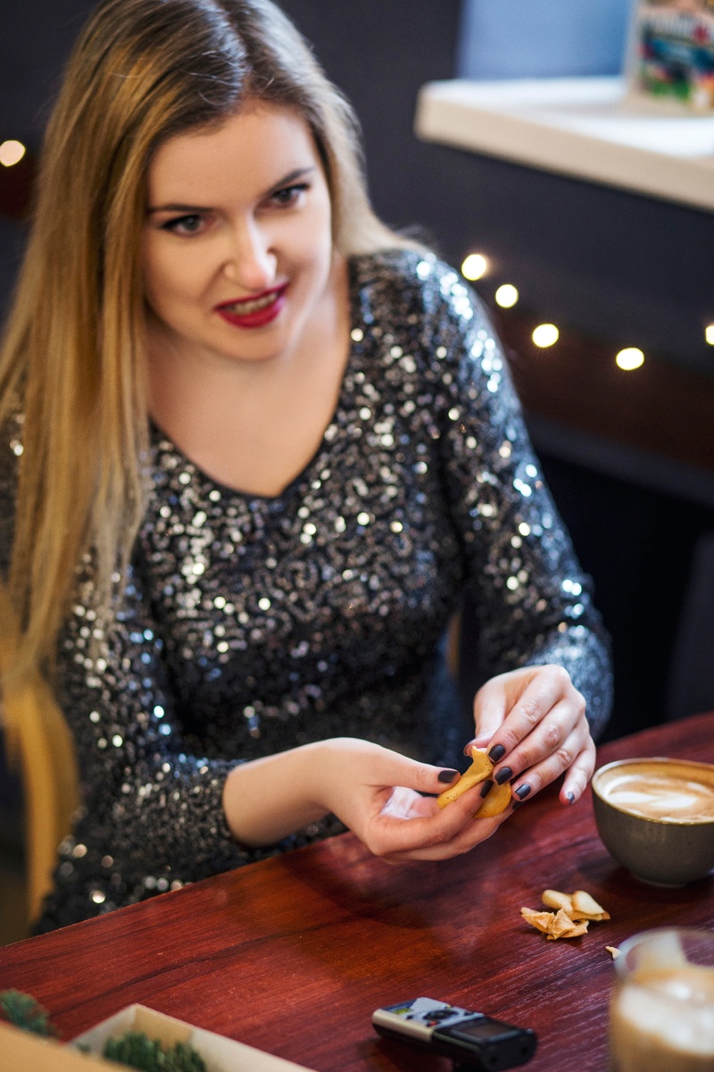 Девочки, я предлагаю нам праздновать не только сегодня, но и завтра и послезавтра и еще много много дней! 