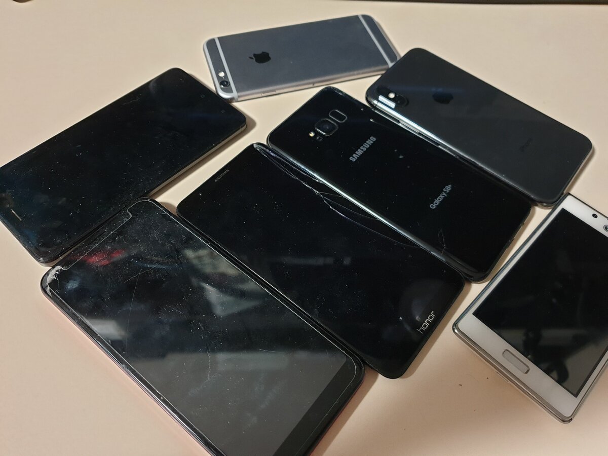 это половина количества телефонов за 6 месяцев которые отказались от ремонта и оставили на запчасти