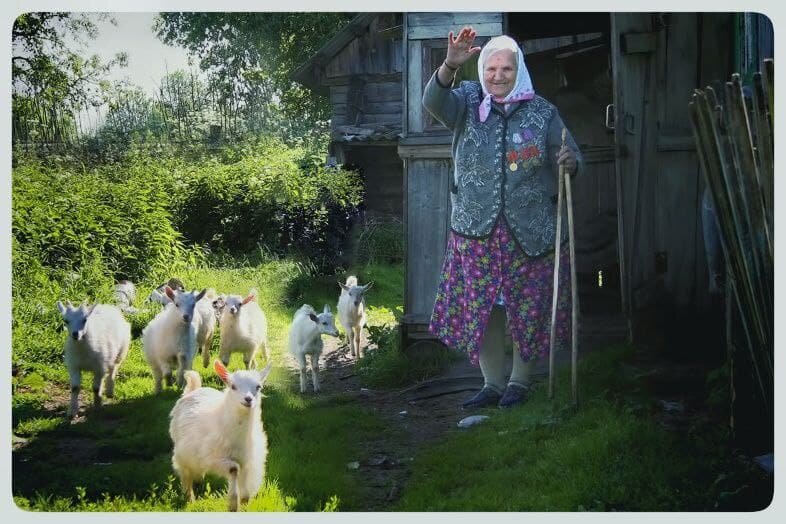 бабушка как всегда встречала меня с улыбкой