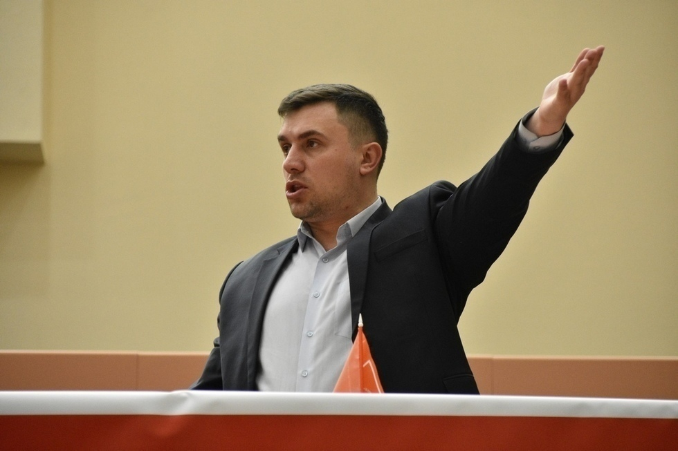 Депутат критикует. Николай Николаевич Бондаренко. Бондаренко депутат Саратовской. Николай Бондаренко КПРФ. Депутат Саратовской облдумы Николай Бондаренко