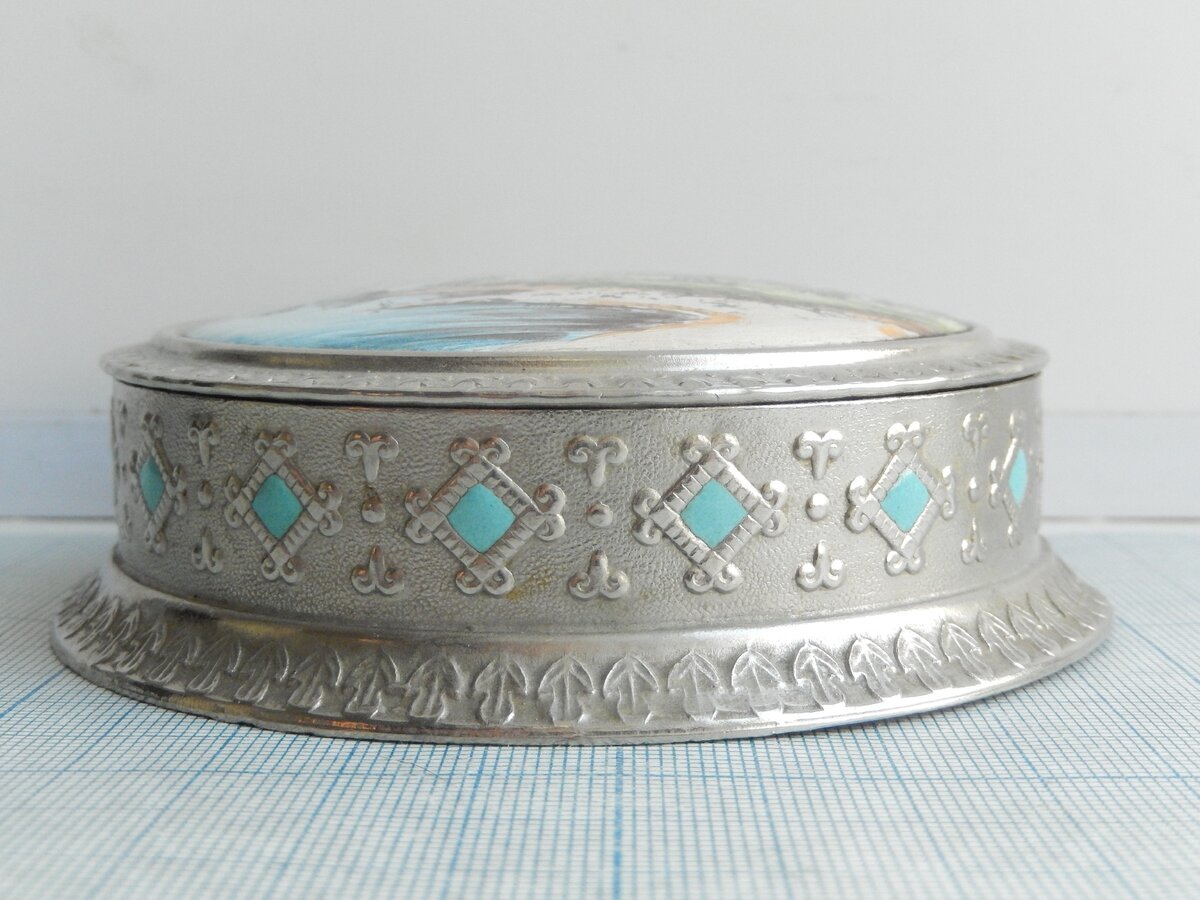 Листайте вправо