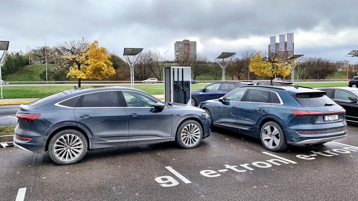           e-tron sportback    ;                                                                                                                                 e-tron