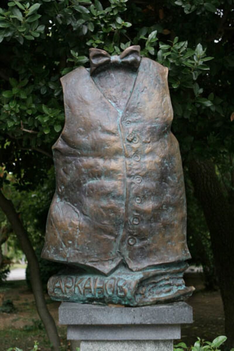 Скульптура «Жилетка Аркадия Арканова» / Фото с сайта скульпторов Игоря и Эллы Лысенко