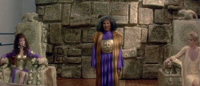 Аллан Квотермейн и потерянный город золота» (англ. Allan Quatermain and the Lost City of Gold) — американский приключенческий кинофильм 1986 года, вольная экранизация романа «Аллан Квотермейн» Генри Райдера Хаггарда. Продолжение фильма «Копи царя Соломона».