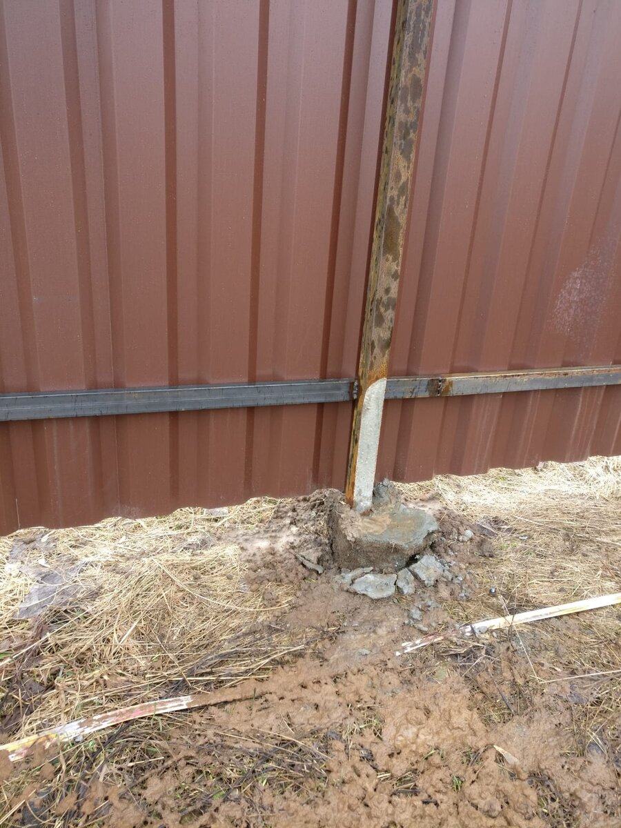 Чтобы покрасить каркас вам придётся снимать все листы.