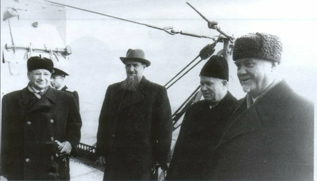 Визит Хрущева в Англию, 1956 год: слева направо: Туполев, Курчатов, Хрущев и Булганин.