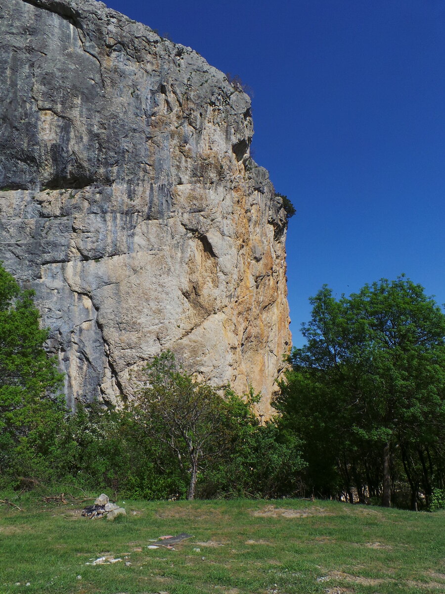 Интересная раскраска Красного Камня