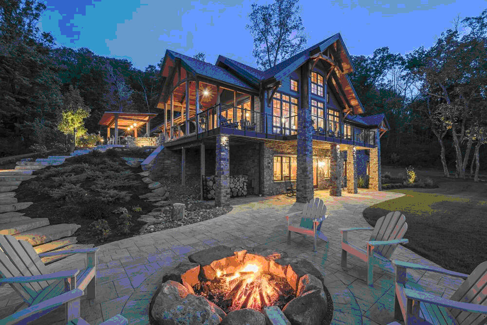 Источник изображения - https://newenergyworks.com/sites/default/files/styles/scale_1000/public/2020-04/001_TimberFrameExteriors.jpg?itok=JXPENcYy