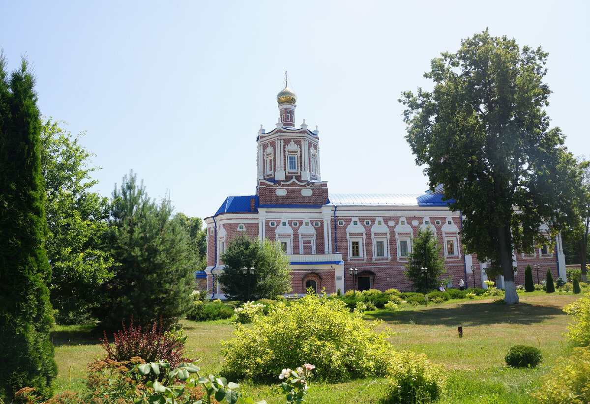 Свято-Духовский храм с трапезной, 1689г.