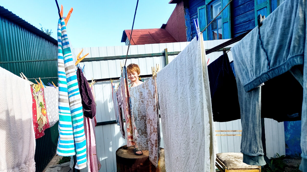 Вот оно, моё чистое бельё и мой маленький помощник