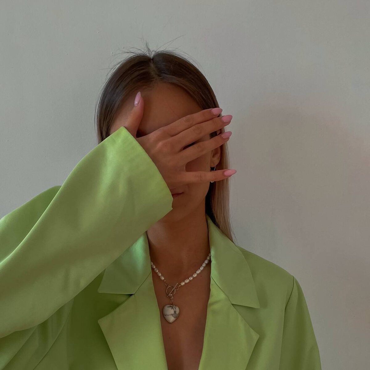 Наш оверсайз пиджак в нежном зеленом оттенке. 