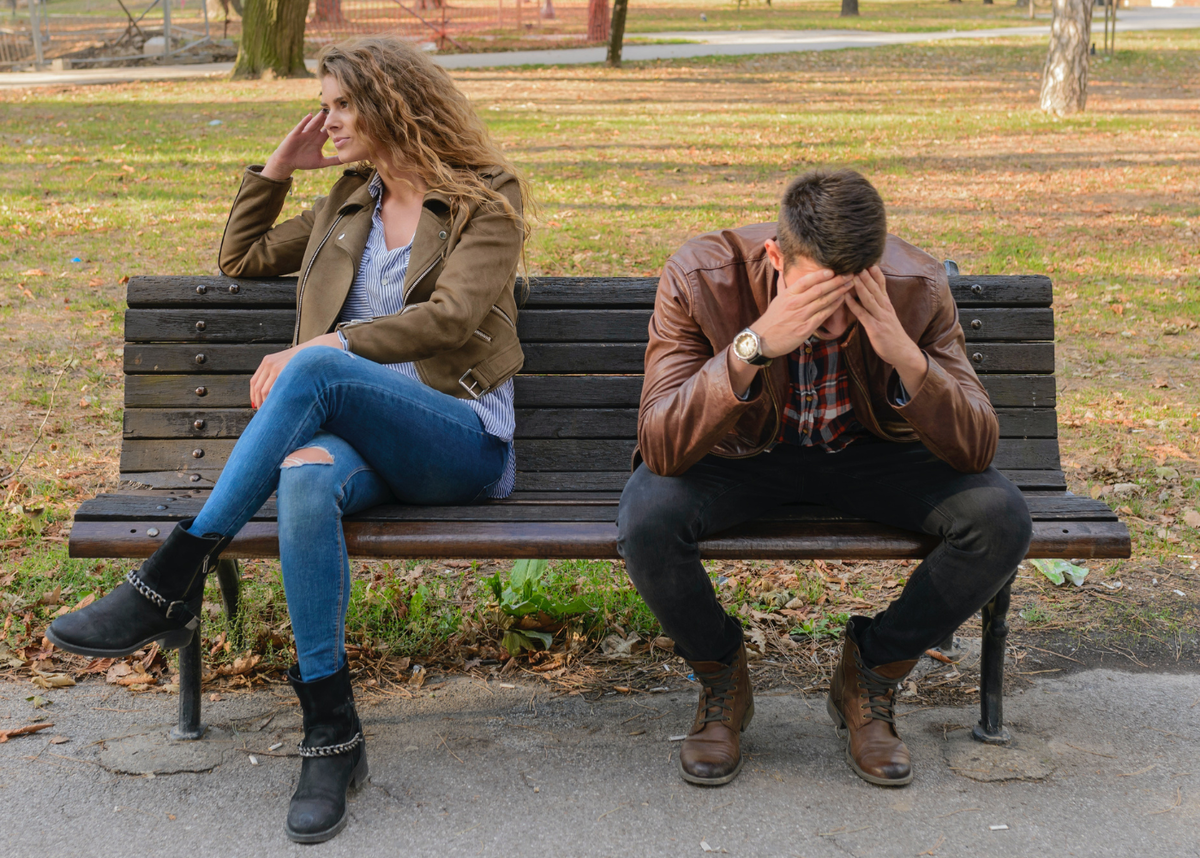 Человек в состоянии тревожности думает, говорит и действует совершенно другим образом.