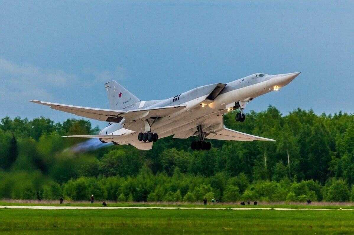 Ту 22 количество в россии. Стратегический бомбардировщик ту-22м3. Ту-22м3 Дальний бомбардировщик. Ту-22м3 сверхзвуковой самолёт. Ту-22м3м.