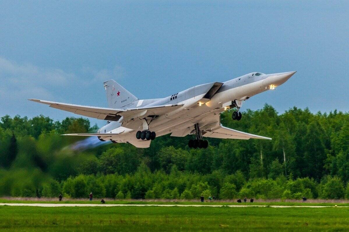 Ту 22 сейчас. Стратегический бомбардировщик ту-22м3. Ту-22м3 Дальний бомбардировщик. Ту-22м3 сверхзвуковой самолёт. Ту-22м3м.