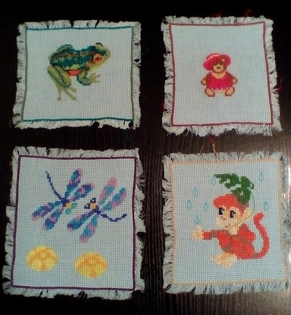 Салфеточки "4 цвета", среди них та самая лягушка. Автор - Глафира Батс