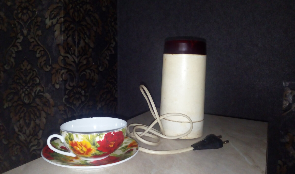 Та самая кофемолка из 1991 года. Фото автора.