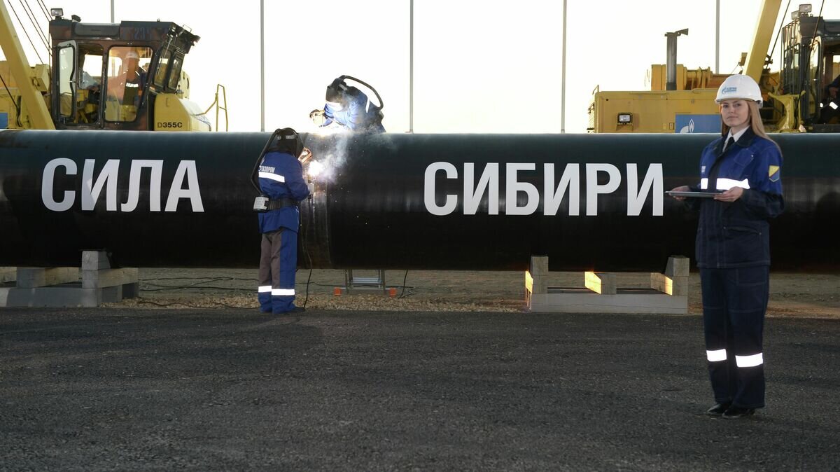    Сварка шва на церемонии соединения первого звена магистрального газопровода "Сила Сибири" на Намском тракте у села Ус Хатын© РИА Новости / Алексей Никольский