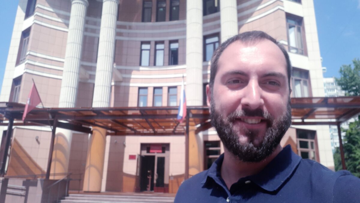 Юрист по делу - Вадим Погорелов на фоне Останкинского суда