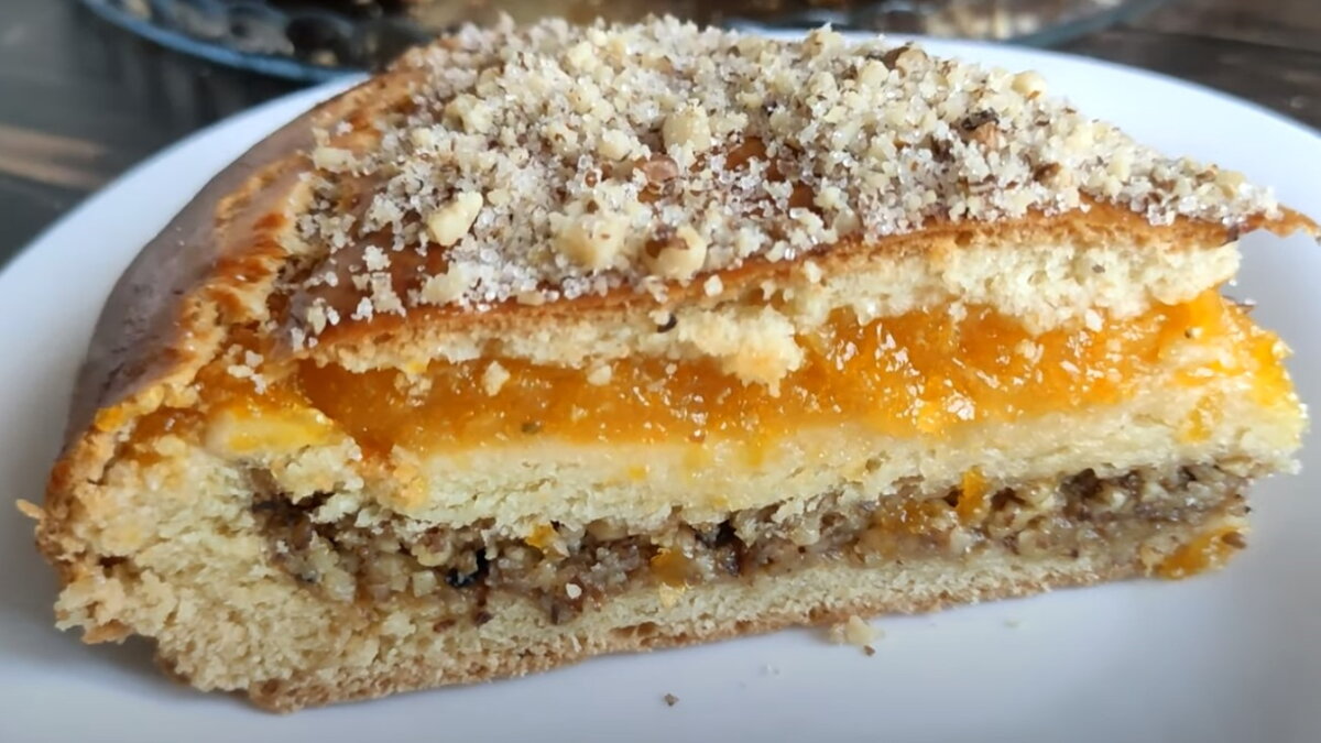 дагестанский ботлихский пирог. ботлихский пирог с орехами и курагой. дагестанский ботлихский пирог. дагестанский пирог с курагой и орехами. ботлихский пирог с орехами и курагой.