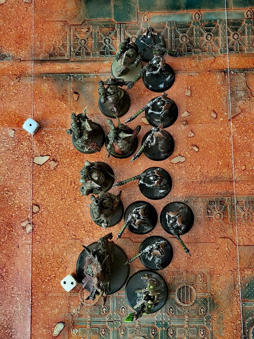 Моя первая битва, где новичкам везёт. Я играю за некронов, соперник фракцией хаоса