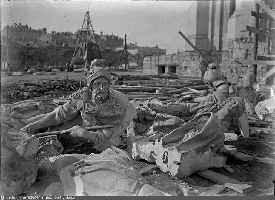 Снос Храма Христа-Спасителя, 1931 г. Источник https://pastvu.com/p/605430.