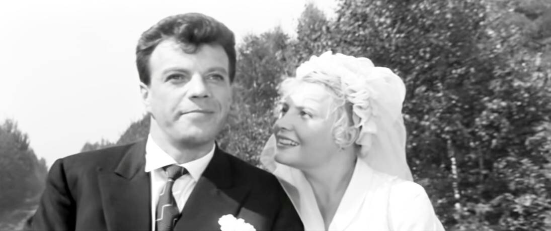 кадр из фильма "Три тополя на Плющихе"