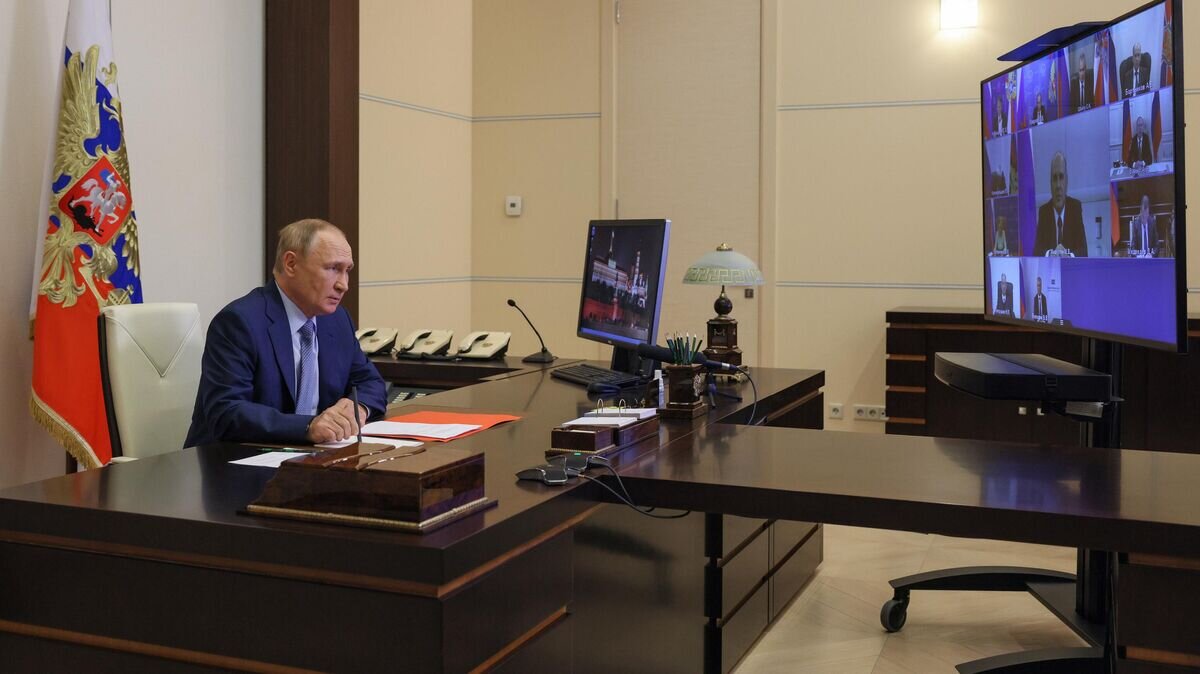    Президент РФ Владимир Путин проводит совещание с постоянными членами Совета безопасности РФ© РИА Новости / POOL